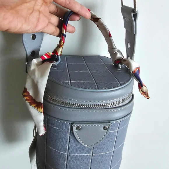Funky Bucket Bag - Picture 4 of 4